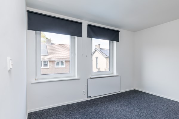 Foto - Te koop: Verrassend ruime geheel gemoderniseerde (2025-2026) halfvrijstaande woning uit 1936 nabij centrum Hoensbroek